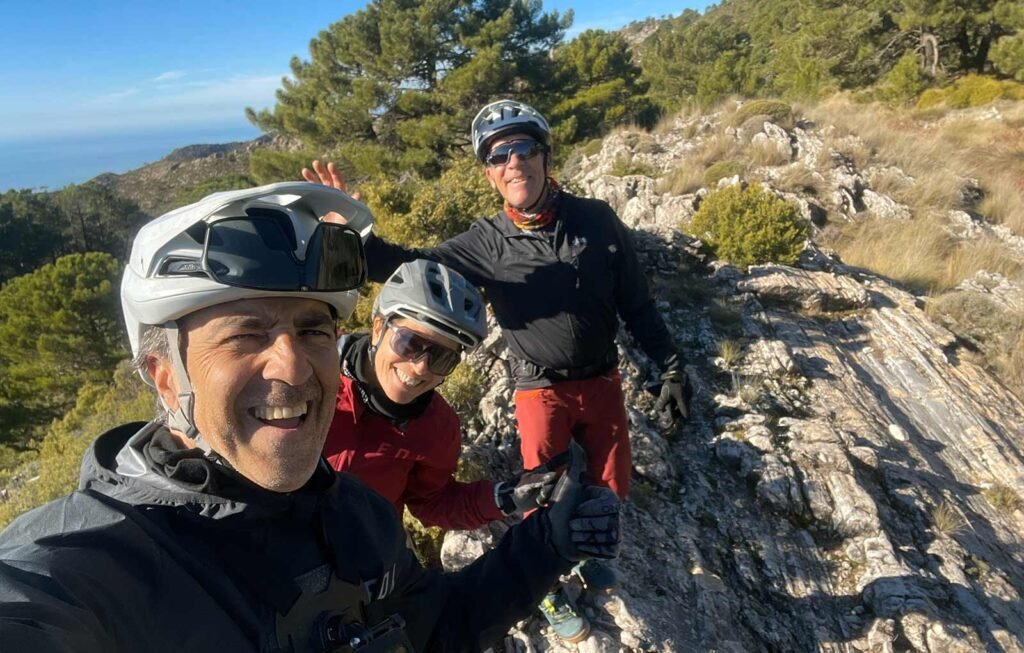 Ruta por Peña Rodada en Sierra de Almijara Tejeda